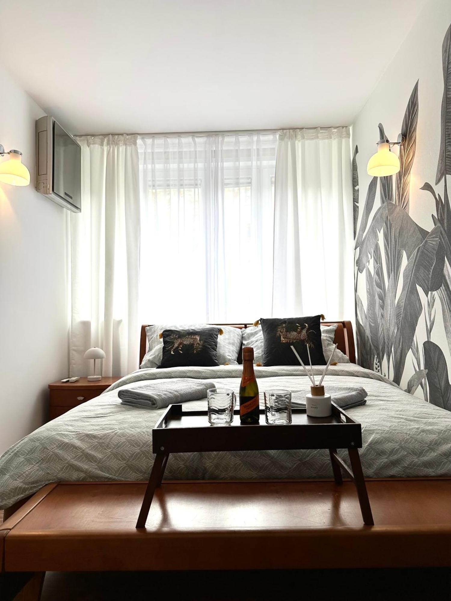 Laciarska Apartment ~ 200M Main Square ~ Self Check-In 20H Breslavia Esterno foto